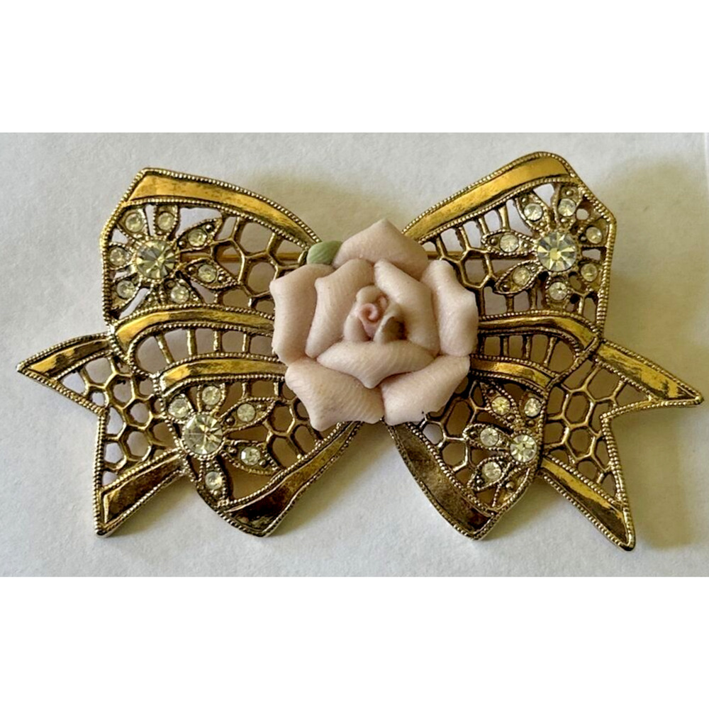 Vintage‎ Gold Tone Bow Brooch With Porcelain Flower SKU PB76